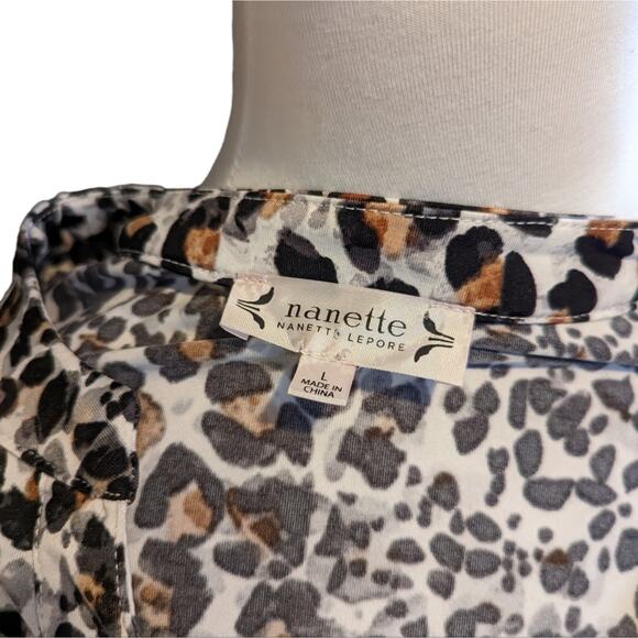 Nanette Lepore Large Leopard Print Blouse Zipper Detail - Picture 5 of 5